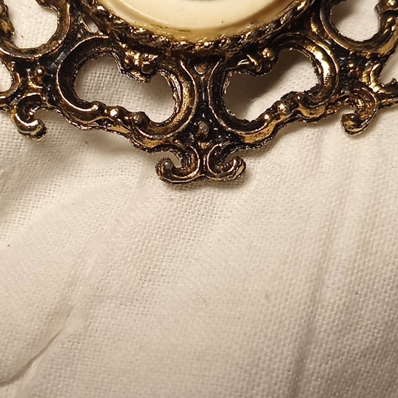 Black History Silhouette Gold Tone Black Cameo Pin Pandent Brooch - Picture 3 of 6